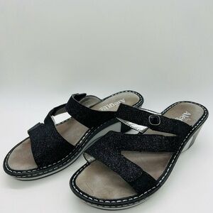 ALEGRIA WOMENS SLIP ON BLACK SANDALS WITH A BIT OF SPARKLES SIZE 9
